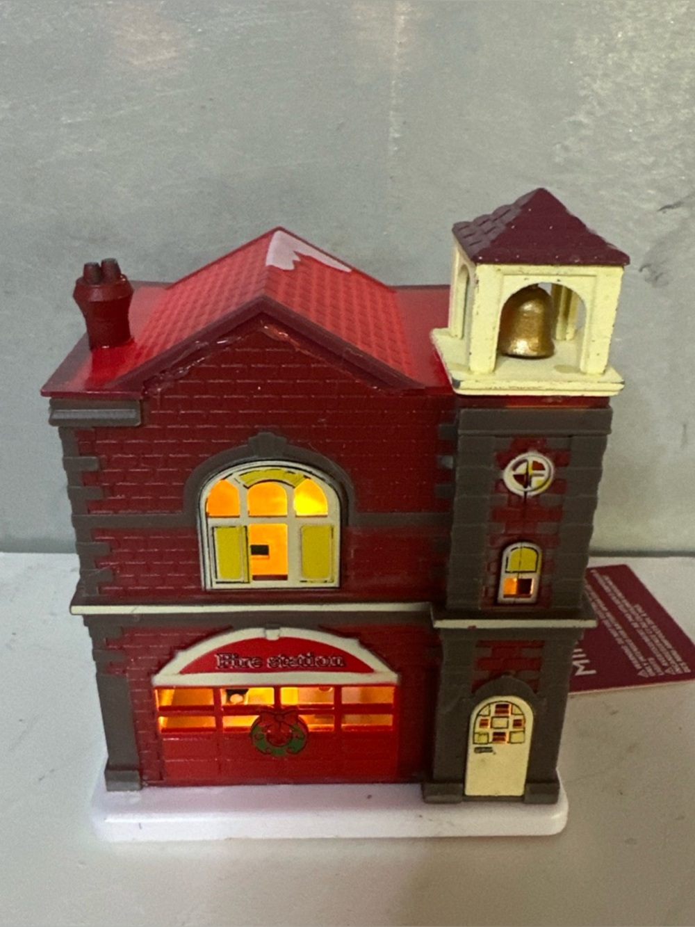 NWT COBBLESTONE CORNERS PLASTIC LIGHTED VILLAGE HOUSE